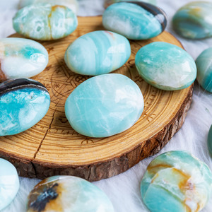 Piedra <span class=keywords><strong>de</strong></span> Palma <span class=keywords><strong>de</strong></span> Cuarzo Azul Cielo Natural Tallada y Grabada al por Mayor, Origen China, Estilo <span class=keywords><strong>de</strong></span> Arte Popular <span class=keywords><strong>de</strong></span> Mascota para Sanación - Product Image 2