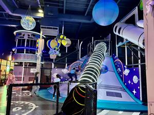 Abs nhựa an toàn đường ray thép PE sân chơi trẻ em thương mại trong nhà cong Đường Hầm trượt cho trung tâm giải trí gia đình - Product Image 3