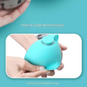 Distributeur d'eau portable pour animaux de compagnie en acier inoxydable, bol à eau pliable en silicone, style lanière, bol à eau sphérique pour chien - Product Image 3