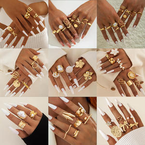 JZ062 Ensemble de Bagues Géométriques Asymétriques : Bagues Déclaratives Empilables en Fausses Perles pour Femmes, Bijoux Minimalistes Modernes Tonalité Or - Product Image 2