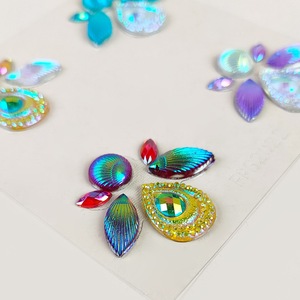 Pegatinas de Cola de Sirena para la Cara, Calcomanías de Corazón con Diamantes de Imitación, Tatuajes Temporales de Lágrimas de Gema para Fiestas y Escenarios - Product Image 5