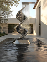 Fontaine d'eau en acier inoxydable moderne en forme de croissant Installation artistique pour la décoration de jardin Paysage extérieur Espace de vie