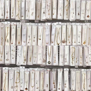 Collar de Acero Inoxidable para Mujer al por Mayor, Joyería de Moda Económica con Letras y Animales de Circón Mixto - Product Image 1