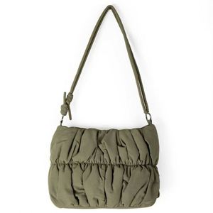 Sac à bandoulière matelassé personnalisé pour femme en nylon doux, sac fourre-tout gonflé pour dames - Product Image 3