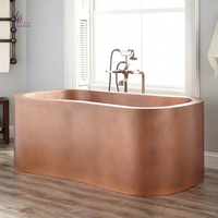 Baignoire autoportante en cuivre ovale, finition artisanale, style européen traditionnel pour salle de bain d'hôtel