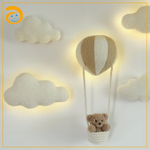 Lámpara de Pared de Felpa Suave con Forma de Nube para Dormitorio de Bebé - Linda Decoración de Globo Aerostático con Osito de Peluche - Product Image 2
