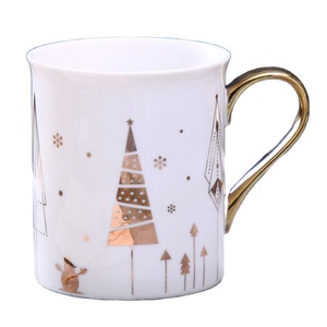 แก้วกาแฟเซรามิคสีขาวลายต้นไม้ทองคำสำหรับคริสต์มาส - Product Image 1