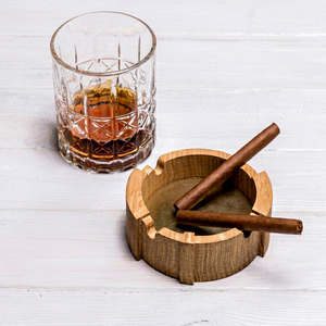 Cendrier en bois artisanal de luxe avec un motif de grain unique - Product Image 1