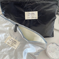Vente en gros Sac cosmétique en polyester pailleté avec étiquette personnalisée Sac en cuir artificiel brillant rose argenté Trousse de maquillage pour cosmétiques