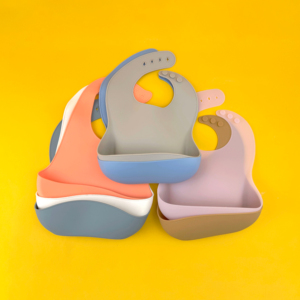 Baberos de Silicona con Logotipo Personalizado, Lindos Estampados, Cierre de Botón, Accesorios de Alimentación Lavables para Niños Pequeños - Product Image 4