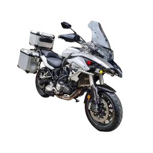 Motocyclette à essence Benelli Tnt 502 Sport, moto de tourisme à cinq vitesses dans la catégorie des motos sportives - Product Image 1