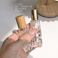 Flacon roll-on carré en verre de 10 ml avec bouchon en aluminium électroplaqué, vide, pour huiles essentielles (usage cosmétique industriel)