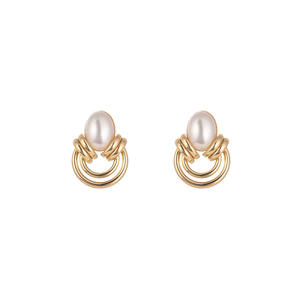 Pendientes de tuerca de estilo Vintage a la moda para mujer, exquisita perla, patrón geométrico suave, accesorios de fiesta, regalos, latón - Product Image 1