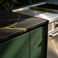 Set Dapur Luar Ruangan Anti Air dari Baja Tahan Karat 304, Termasuk Wastafel, Keran, Backsplash Hijau Tua Matte, Kabinet Hitam Emas, dan Meja Marmer