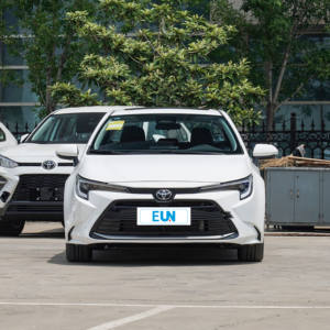 سيارة تويوتا الكهربائية الهجينة موديل 2024 - سيارة تويوتا الذكية الكهربائية الهجينة 1.8 لتر إصدار ديلوكس مستعملة - Product Image 2