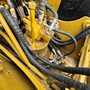 รถขุดตีนตะขาบ Caterpillar 320D2 มือสอง คุณภาพสูง สภาพเกือบใหม่ ประหยัดน้ำมัน และทรงพลัง ขนาด 20 ตัน เหมาะสำหรับงานก่อสร้าง - Product Image 5