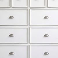 Armoire Premium à 10 Tiroirs – Meuble de Rangement Robuste en Radiata/MDF avec Poignées Métalliques pour Chambres Spacieuses et Hôtels
