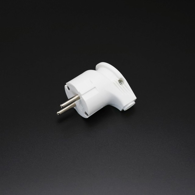 (YK206W) High Quality Plastic Electrical Plug with Grounding