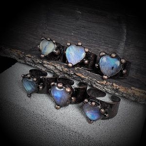 Bague en labradorite en forme de cœur, faite à la main, de qualité supérieure, tendance, style rétro, bijoux de mode pour femmes - Product Image 1