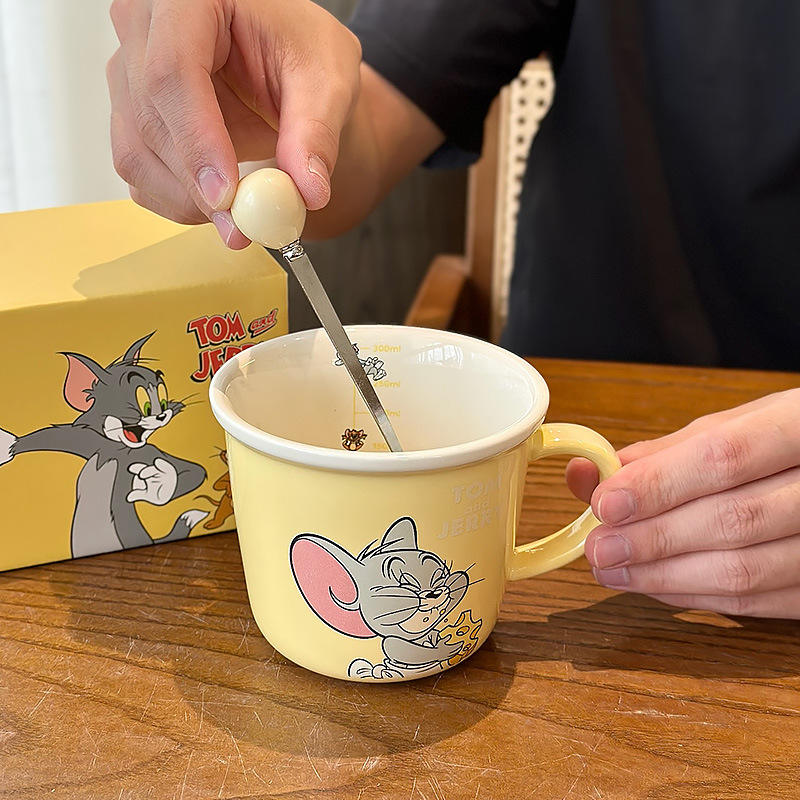 ช้อนสีเหลือง