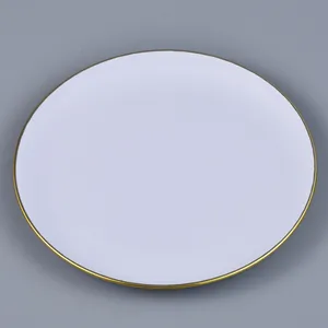 Assiette à dîner en plastique incassable de qualité supérieure Plats plats plats réutilisables Assiettes en plastique rondes blanches à bords dorés