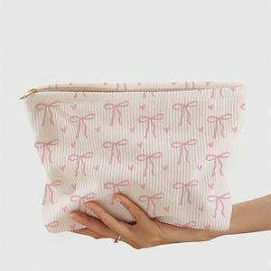 กระเป๋าเครื่องสำอางผ้าลูกฟูกพิมพ์ลายหัวใจวาเลนไทน์น้ำหนักเบามีซิปกระเป๋าเครื่องอาบน้ำความจุขนาดใหญ่สำหรับผู้หญิง - Product Image 2