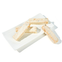 Barre de granola croustillante aux flocons d'avoine avec enrobage au yaourt, mélange de noix, graines de citrouille, noix de Grenoble, noisettes, collation saine, OEM, marque privée