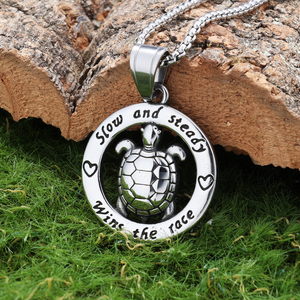 Vente en gros de bijoux tortues en acier inoxydable Collier en acier inoxydable pour hommes collier de bijoux <span class=keywords><strong>la</strong></span> course <span class=keywords><strong>tortue</strong></span> <span class=keywords><strong>et</strong></span> lièvre - Product Image 3
