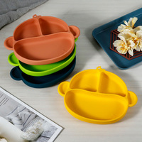 Assiettes carrées à ventouse en silicone de qualité alimentaire, écologiques, pour bébés, avec logo personnalisé, motif dinosaure de dessin animé, très vendues pour enfants
