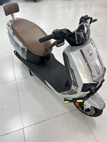 Moto électrique pour adultes la plus vendue avec moteur de 1500 W, batterie 72 V 20 A et une autonomie de 60 km/h