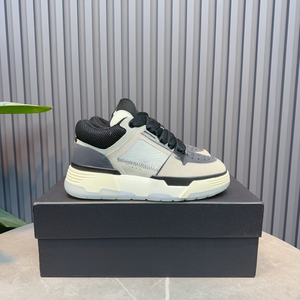 Zapatillas de caña alta con logotipo grabado perforado, parte superior de cuero, forro de malla, suela de goma, que siguen las últimas tendencias de moda, informales y deportivas AllAmiris - Product Image 1