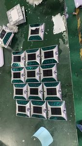 Balise solaire routière à LED double face, étanche et réfléchissante, pour la sécurité routière sur autoroute et asphalte - Product Image 5