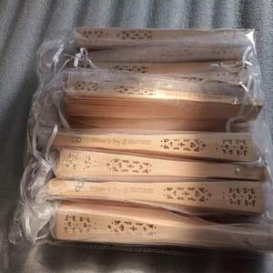 Gravierte Personalisierte Handfächer aus Holz für Hochzeiten mit Namen - Product Image 4