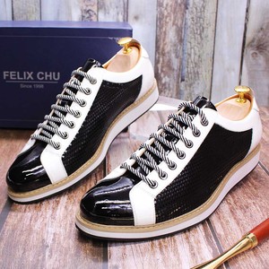 Chaussures en cuir pour hommes pour les soirées branchées - Combinaison de couleurs noir et blanc, style décontracté, bout pointu, fabriquées à la main - Product Image 1