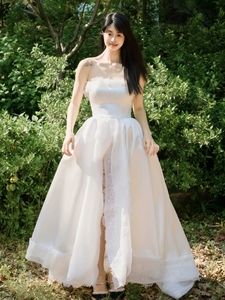Robe de mariée légère de style français, Robe de mariée sans bretelles en dentelle pour extérieur, Robe de mariée en satin à traîne, Robe de cérémonie blanche - Product Image 5