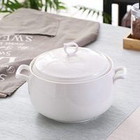 Casserole en céramique blanche de grande taille 3L avec deux poignées et couvercle pour servir des soupes et des aliments