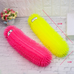 Juguete de Goma Elástica en Forma de Oruga de 50CM, Bola Brillante y Luminosa Hecha de Plástico Resistente - Product Image 5