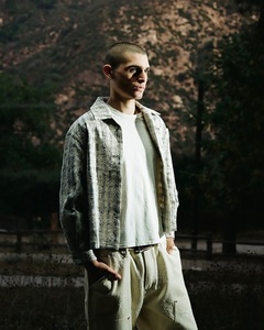 T-shirt Oversize da Uomo <span class=keywords><strong>a</strong></span> Maniche Lunghe con Motivo <span class=keywords><strong>a</strong></span> Spalla Ricamato <span class=keywords><strong>a</strong></span> Quadri, Stile Retrò Streetwear Personalizzato - Product Image 4