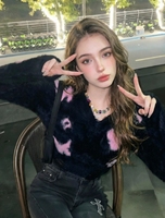 Schwarzer flauschiger Pullover mit Schmetterlingsdruck und V-Ausschnitt |   Weiches Mohair-Crop-Top - Süße & Ausgefallene Strickware für Damen, Perfekt für Herbst-Layering