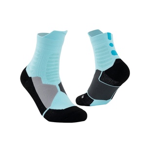 Chaussettes de basketball pour jeunes Elite Performance Crew, coupe haute, doublure épaisse en tissu éponge, respirantes, technologiques, vente en gros, personnalisables - Product Image 1