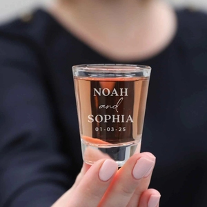 Vasos de Chupito Personalizados para Boda de 2oz con Logotipo, Recuerdo de Boda en Cristal Personalizado al por Mayor - Product Image 1