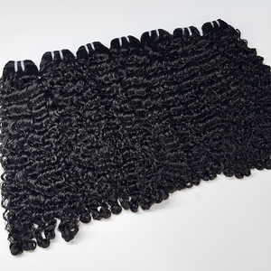 Lots de Cheveux Indiens Vierges Naturels Bouclés Couleur Naturelle Cheveux Humains Doux Boucles Élastiques Double Trame Extensions de Cheveux en Gros - Product Image 1