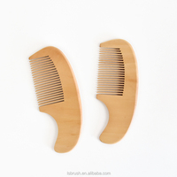 Mini brosse à cuir chevelu pour bébé en bois à poils souples de luxe Escova De Bebe pour les cheveux bouclés de bébé Brosse à cheveux de luxe en bois avec logo pour bébés