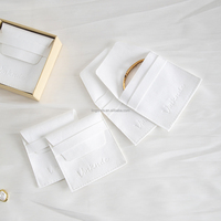 Pochette à bijoux en microfibre blanche personnalisée 9x9 cm avec rabat, idéale pour petits bijoux, emballage cadeau, nouveau contenant à bijoux