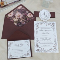 Invitation de mariage vintage personnalisée imprimée, carte à bords déchirés, doublure florale marron chocolat, enveloppe, monogramme, invitations de mariage rustiques