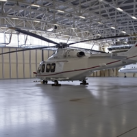 Hangar d'avion préfabriqué en structure légère d'acier au design moderne, atelier en structure d'acier galvanisé, résistant au vent et stable