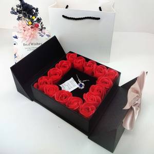 Collier à double porte au design floral élégant Boîte à bijoux Forme rectangulaire pour la présentation de cadeaux - Product Image 5