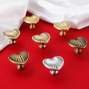 Tiradores de latón macizo con forma de corazón para armarios, cajones, gabinetes y clósets, de un solo orificio, perfil de corazón, herrajes para muebles - Product Image 3