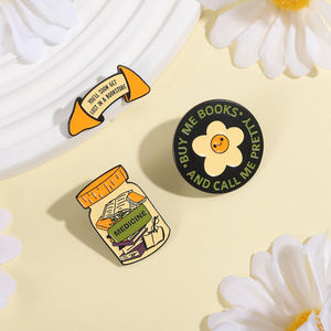Pins de esmalte y broches de solapa con la frase 'COMPRA ME LIBROS Y LLÁMAME PRETTY', 'TE PERDERÁS PRONTO EN UNA LIBRERÍA', joyería divertida para lectura - Product Image 3