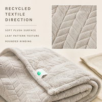 Couverture en flanelle de textile recyclé, matelassée en losanges, surface douce et moelleuse, fourniture OEM ODM, étiquette de marque personnalisée et emballage cadeau pour la vente au détail